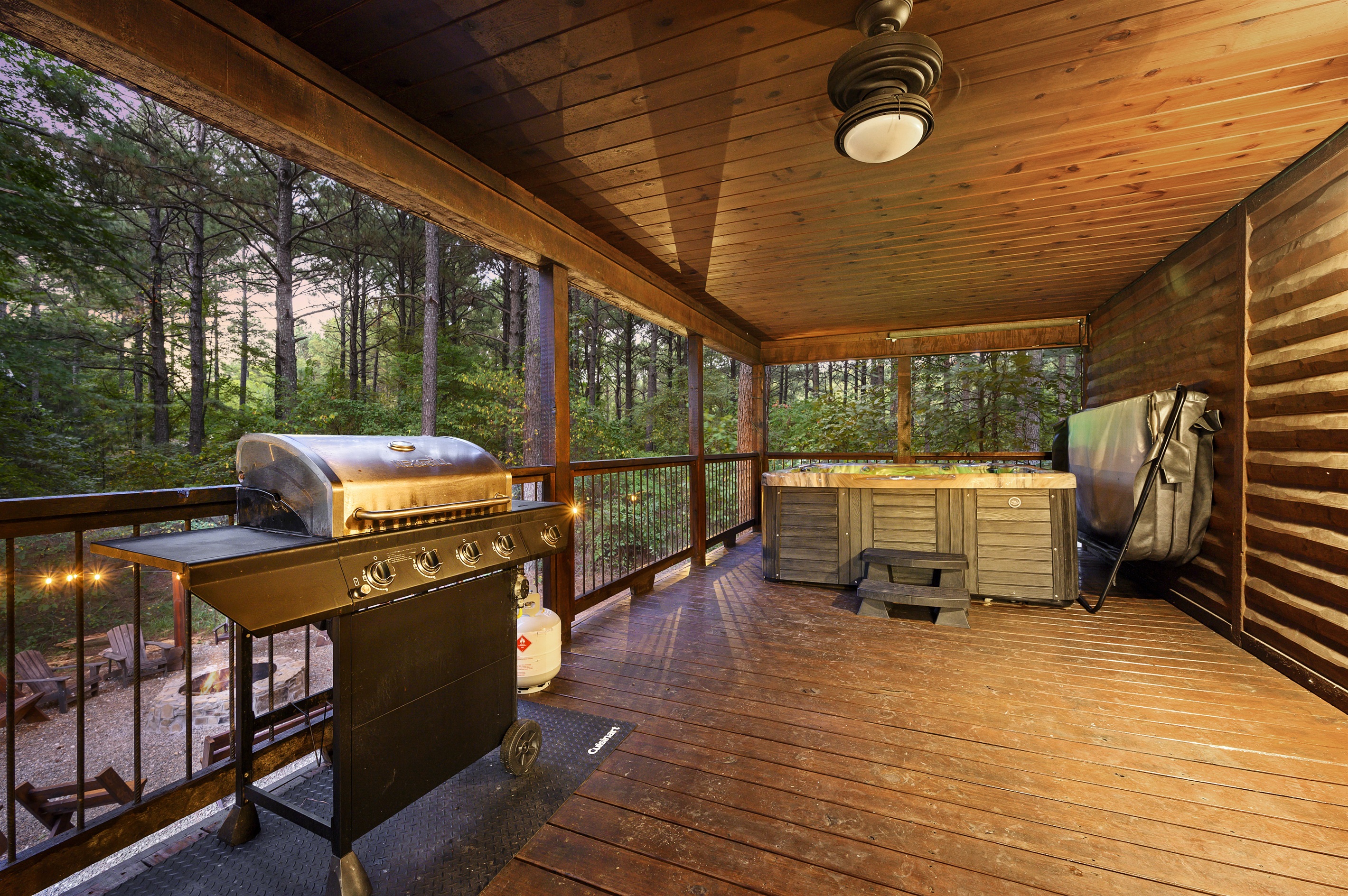 Enjoy grilling on the deck while your friends and family sit by the hot tub and fire pit Enjoy grilling on the deck while your friends and family sit by the hot tub and fire pit - Iron Horse Lodge - Broken Bow