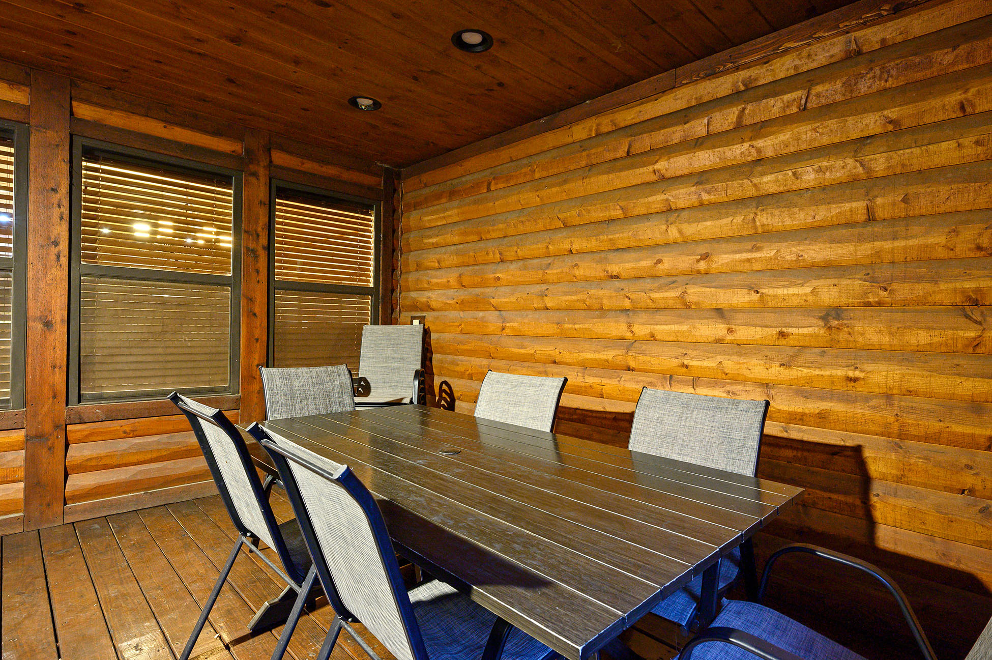 Dine al fresco on the deck and soak up the beautiful scenery. This outdoor dining area is the perfect spot to enjoy meals with friends and family. Dine al fresco on the deck and soak up the beautiful scenery. This outdoor dining area is the perfect spot to enjoy meals with friends and family. - Iron Horse Lodge - Broken Bow