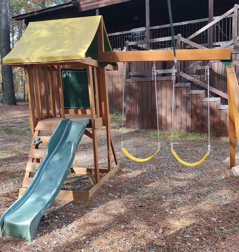 The kids can enjoy the enjoy the outdoor play set and ample playing space #KidsPlayArea
