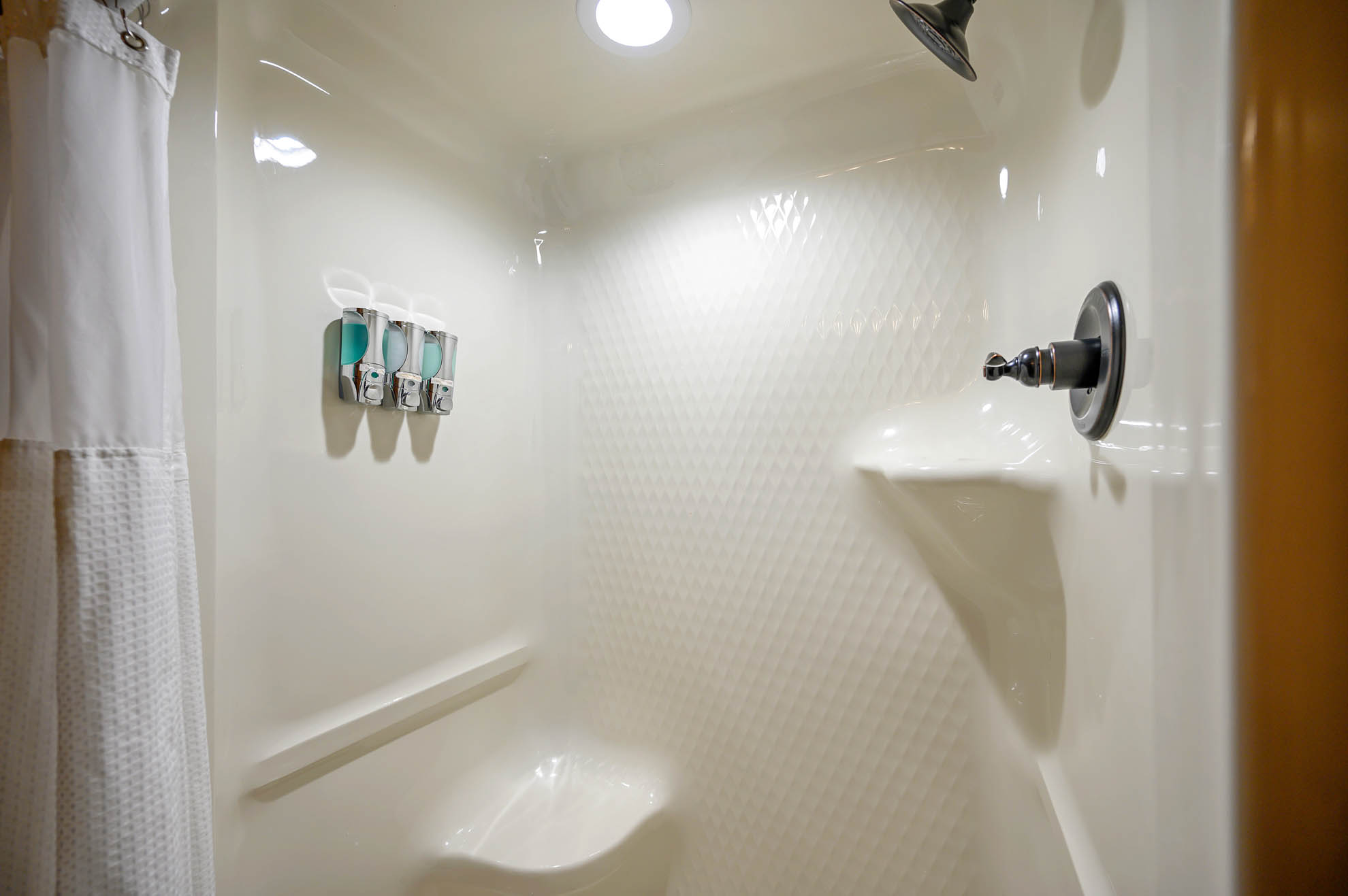 Bedroom 2 ensuite shower Bedroom 2 ensuite shower - Iron Horse Lodge - Broken Bow