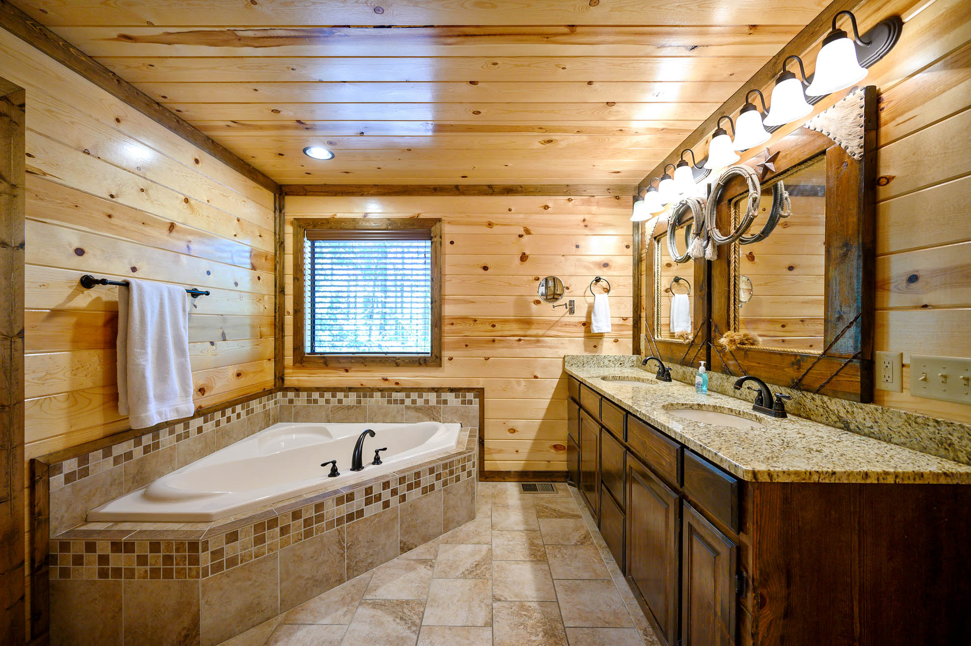 Master bathroom features dual vanities and a tub Master bathroom features dual vanities and a tub - Iron Horse Lodge - Broken Bow