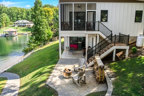 The StarBird: Waterfront with BIG views!