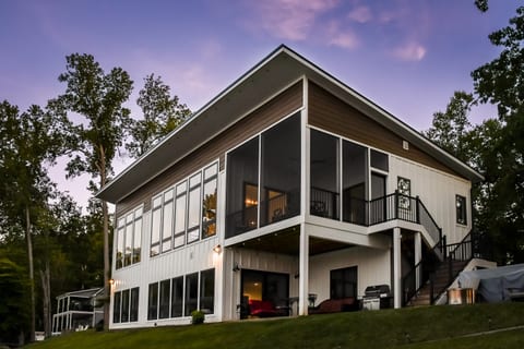 The StarBird: Waterfront with BIG views!