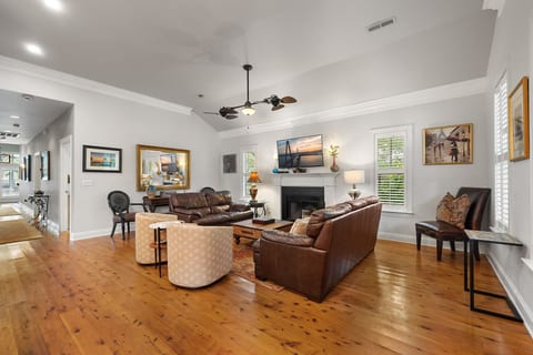 The Pool Trust House - 182 6th Ave,  LLC