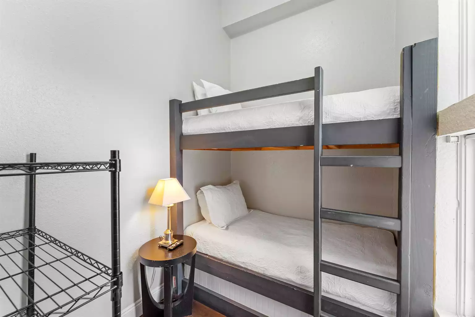 Guest room 3-twin bunks