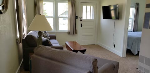 Livingroom with sleeper sofa (full size mattress) Roku smart tv. High Speed Internet.