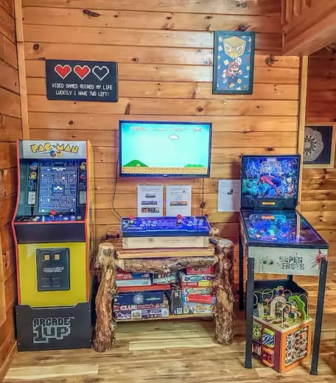 GAME CORNER!
3000 classic arcade games on 32" TV,
Pac-Man Legacy 12-in-1 Arcade, Marvel Pinball machine, board games, toys, books for kids