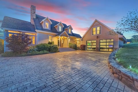 Spacious 3700sq ft home w/ views, pool, jacuzzi, game room, movie room, sunroom, firepit and much more