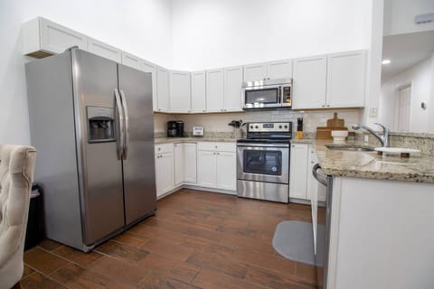 Entire Modern Home Dade City!