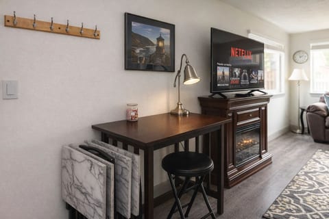 Workspace Retreat: Stylish desk area with a cozy lamp and views for ultimate relaxation!