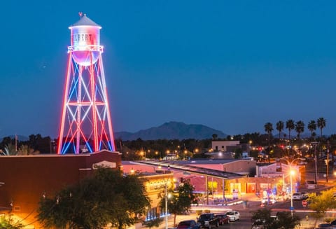 Visit lively downtown Gilbert, famously known as the Heritage District, for a great night out on the town. Restaurants, bars, breweries, cafes, a farmer's market, and many more businesses line the street with something for everyone.