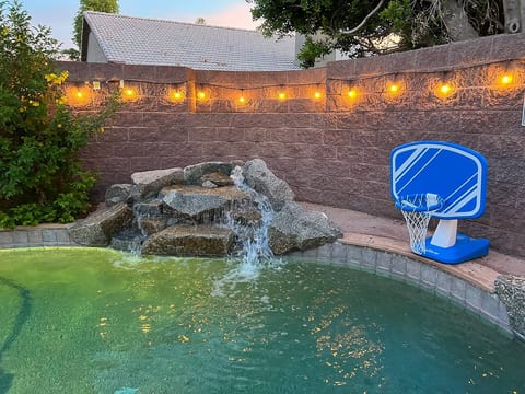 Relaxing water feature and outdoor lights to add to the vacation ambience.