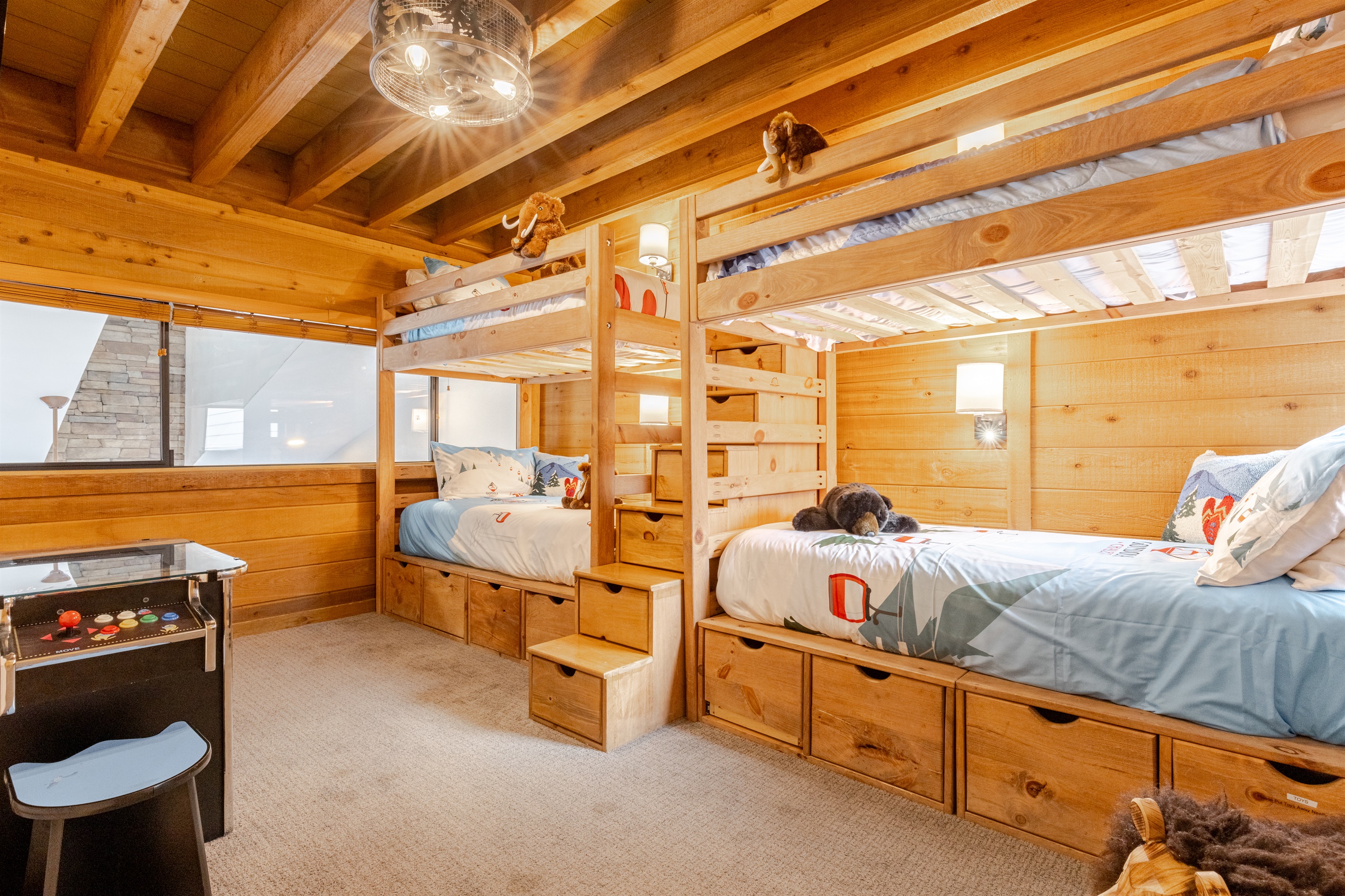 4 Twins, Arcade (Bunk room 5)