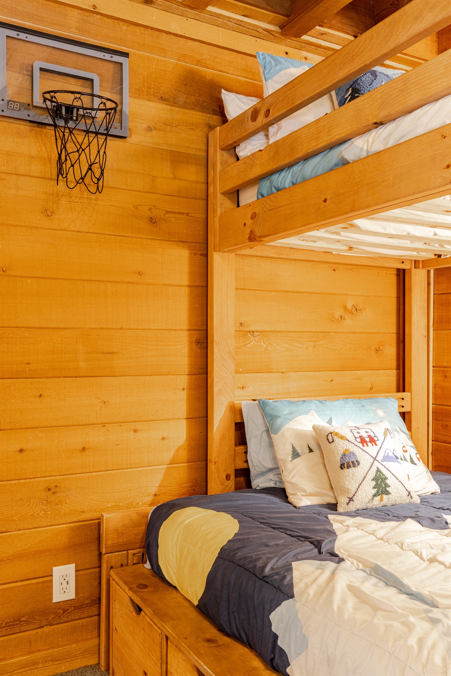 2 Twins/ 2 Fulls, wii, xbox Bunk room 4