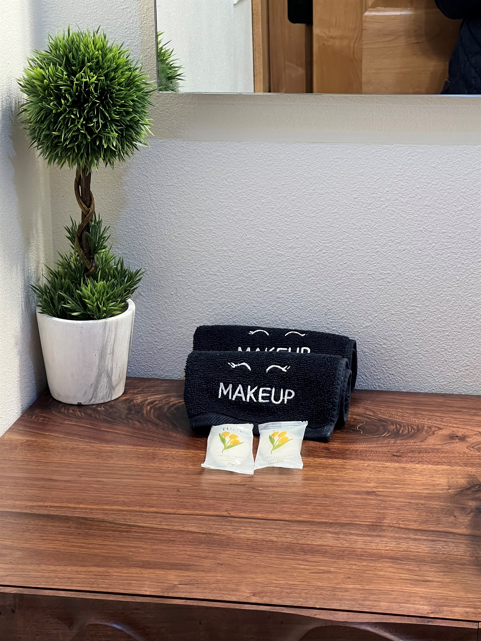 Bathroom 1 Bidet, Steamroom, Light therapy, music for a full spa experience