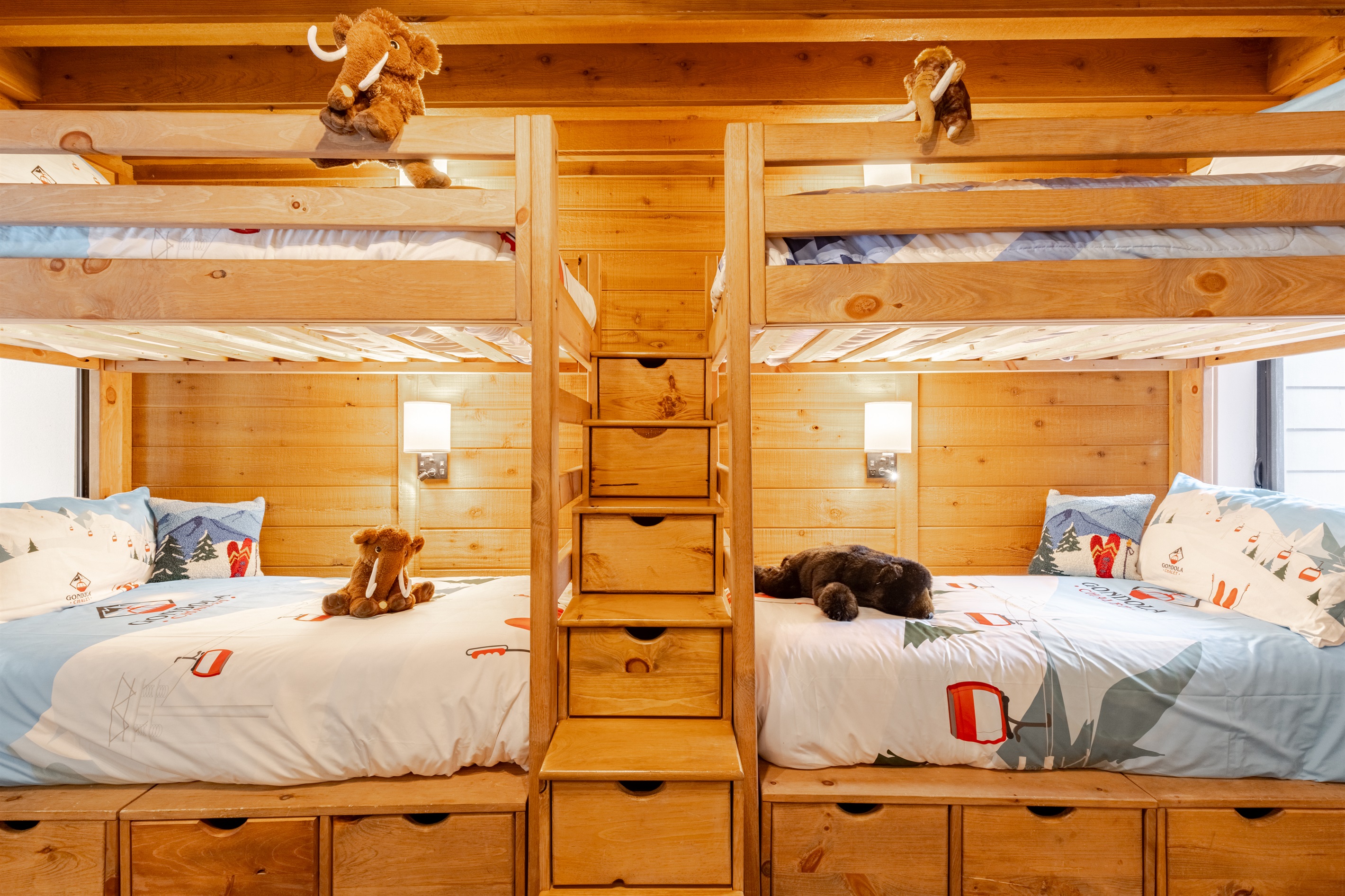 4 Twins, Arcade (Bunk room 5)