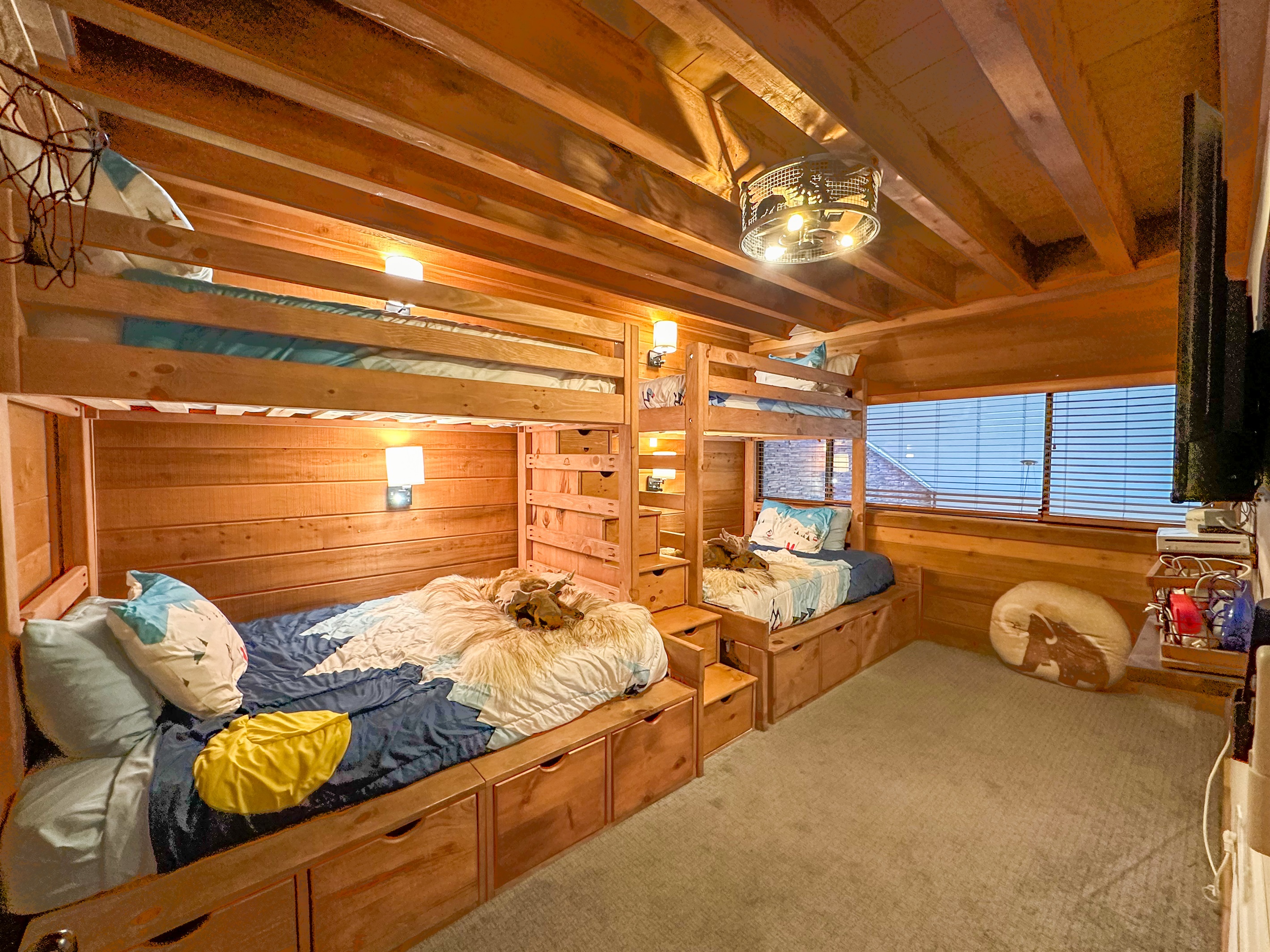 2 Twins/ 2 Fulls, wii, xbox Bunk room 4