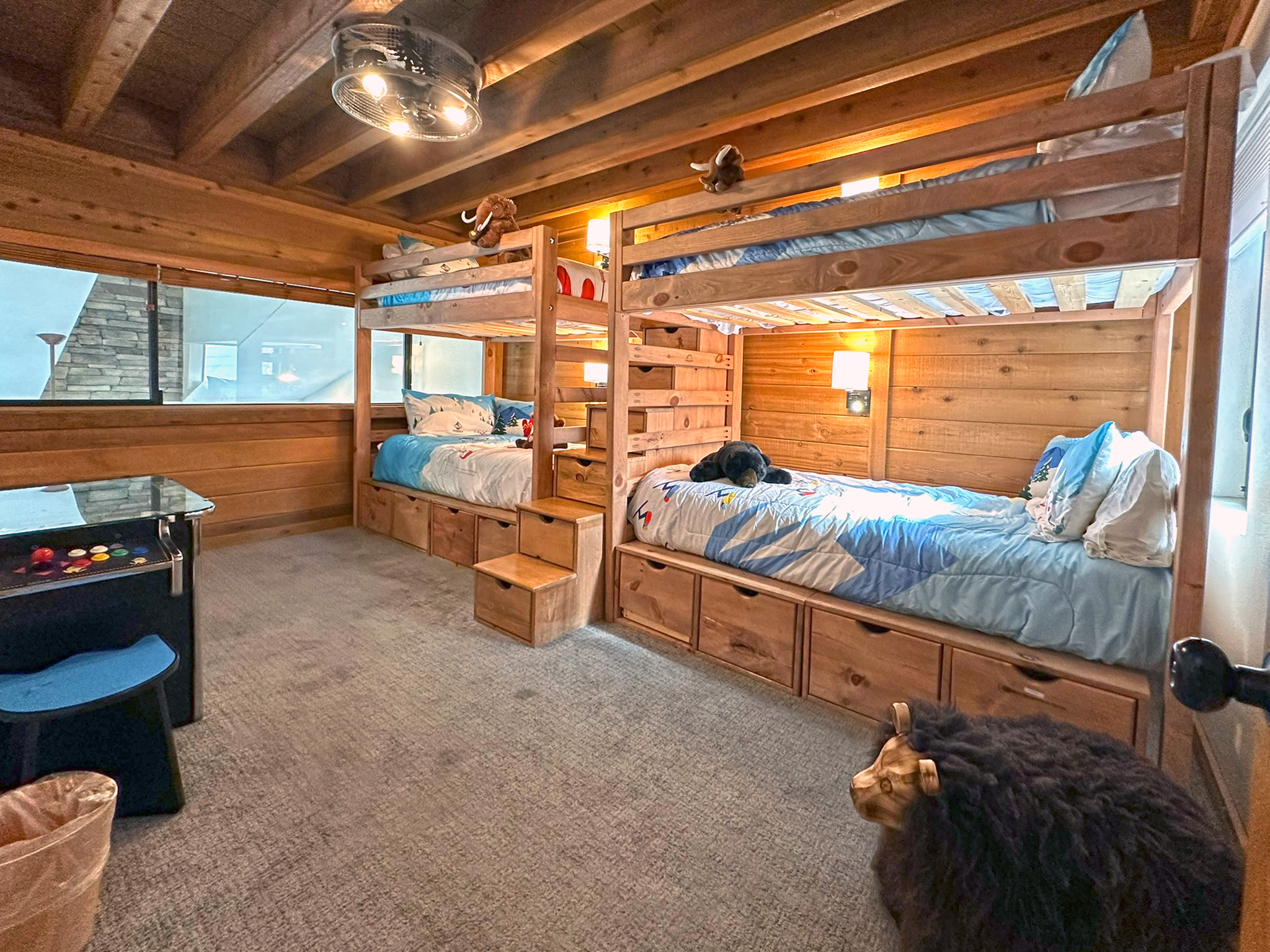 4 Twins, Arcade (Bunk room 5)