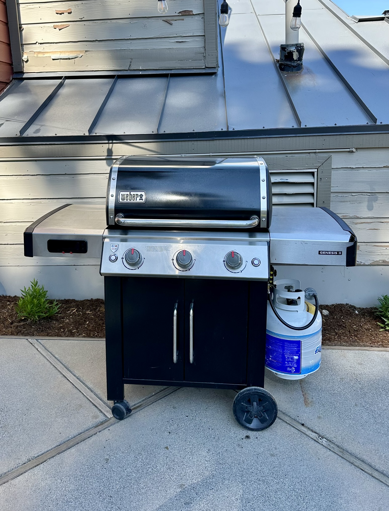 Club House gas grill (grilling tools provided in the Gondola Chalet)