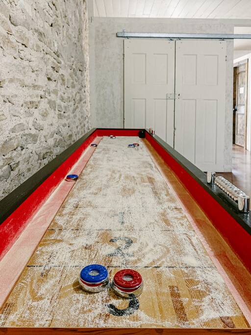 9ft Shuffleboard Table in the great room. - Spacious 3/2 with Historic Charm & Modern Comfort - Gatesville