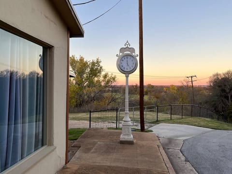 Spacious 3/2 with Historic Charm & Modern Comfort