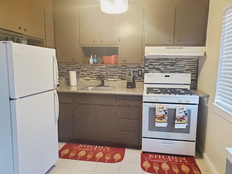 The Park Plaza: 2-Bedroom Apartment in Richmond image 4