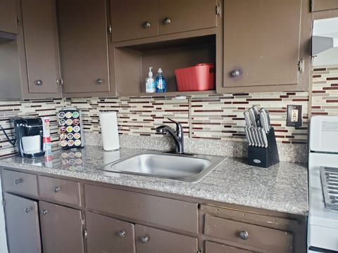 The Park Plaza: 2-Bedroom Apartment in Richmond image 5