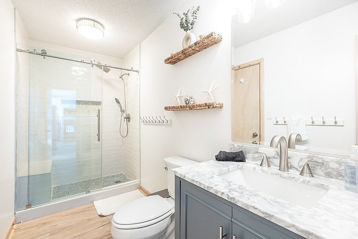 Full bathroom 1 image 1