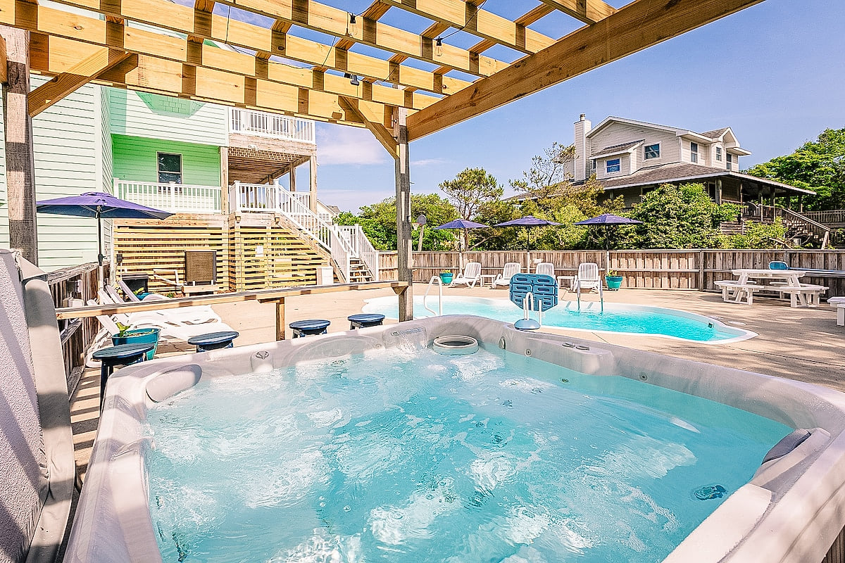 Hot tub image 2