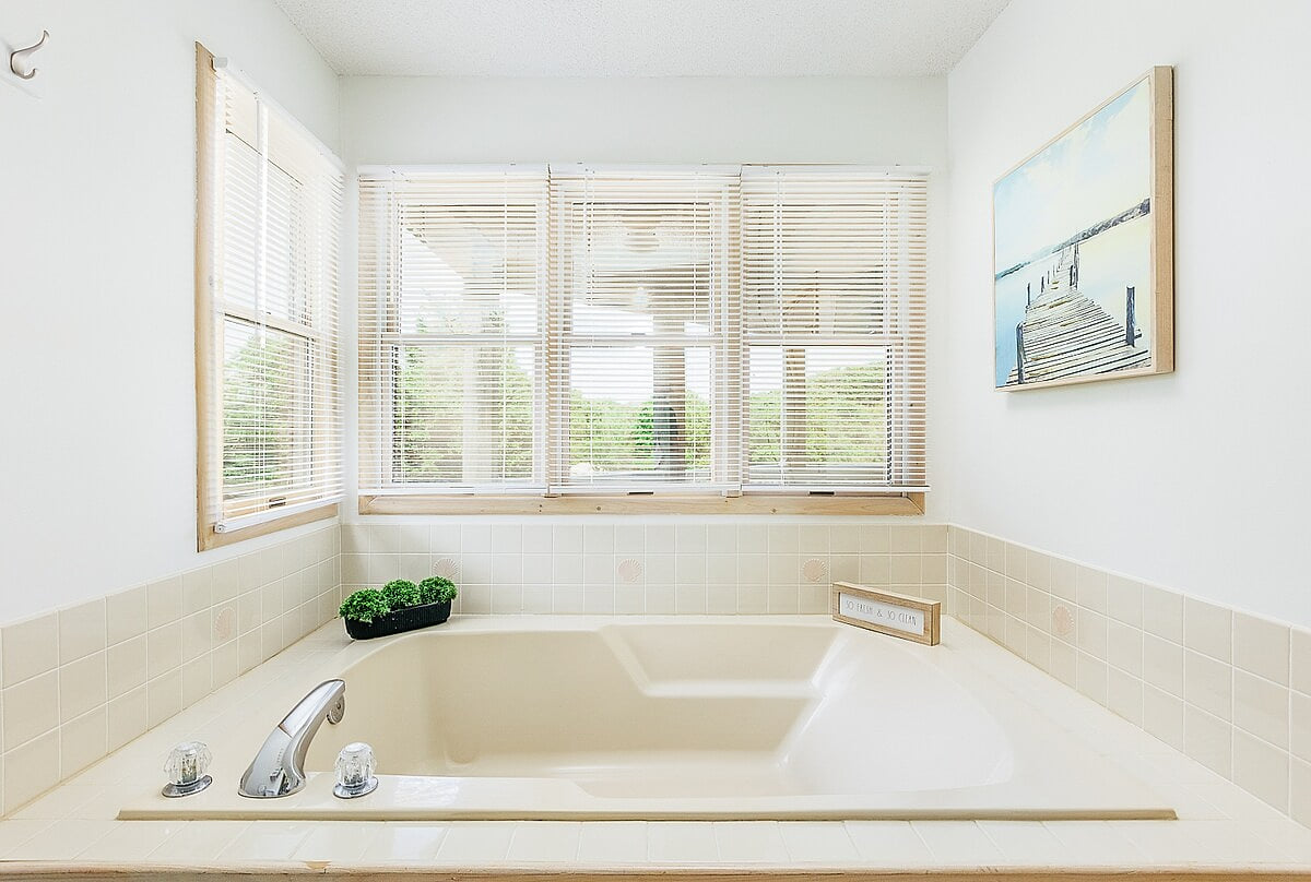 Full bathroom 2 image 2