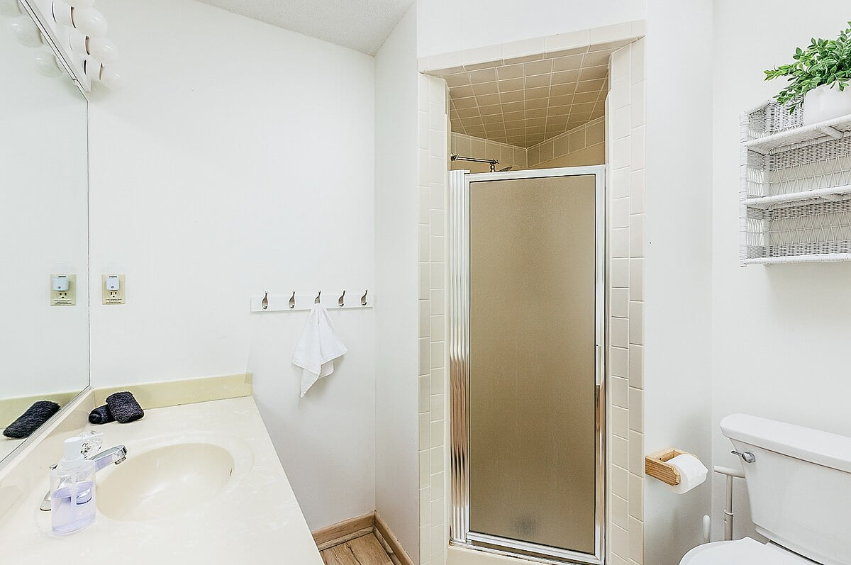 Full bathroom 2 image 1
