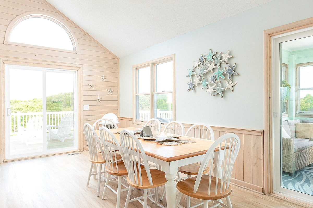 Dining area image 1