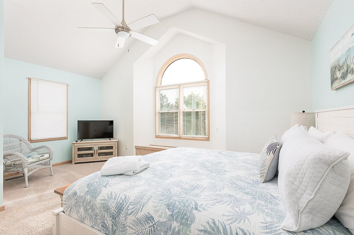 Bedroom 1 image 2