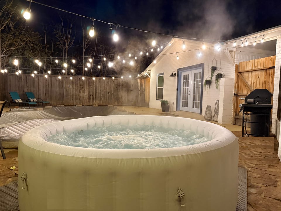 Pool House Paradise - 1BD / 1 Bath - In der Nähe von TTU - Lubbock