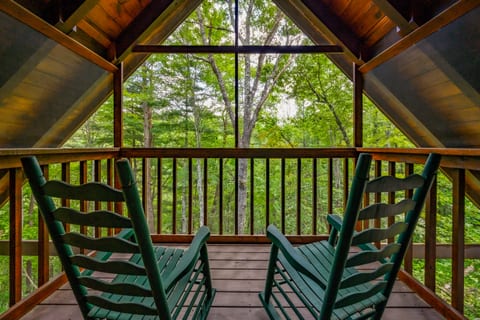 Upper Level Bedroom Screened Deck
