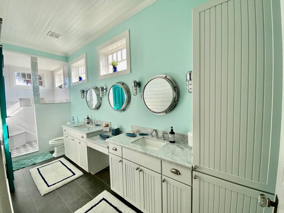 luxe-beach-house-pool-2-king-bed-sleep-14-patio/