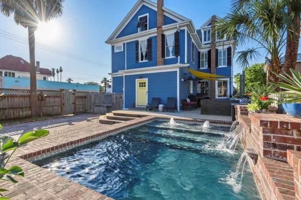 Luxe Beach House Pool 2 King Bed Sleep 14 Patio - Galveston
