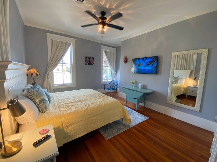 luxe-beach-house-pool-2-king-bed-sleep-14-patio/