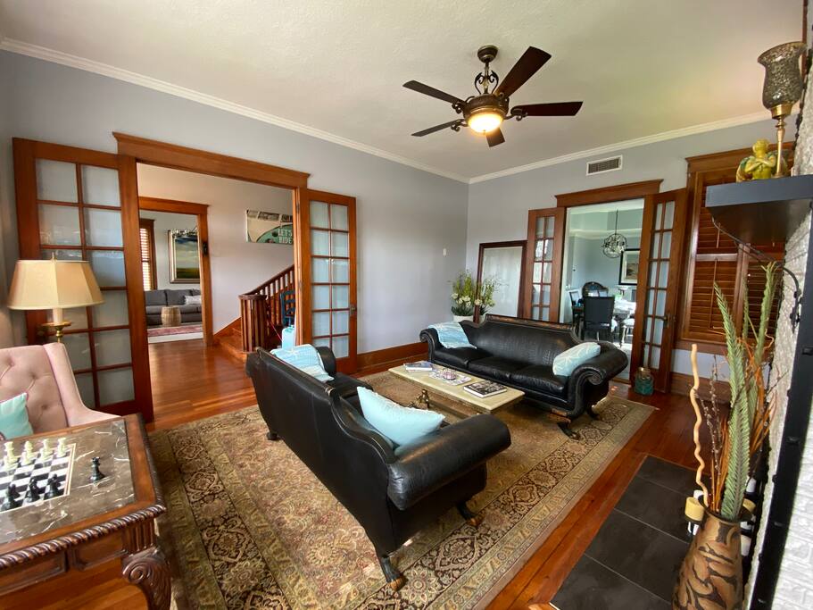 luxe-beach-house-pool-2-king-bed-sleep-14-patio/