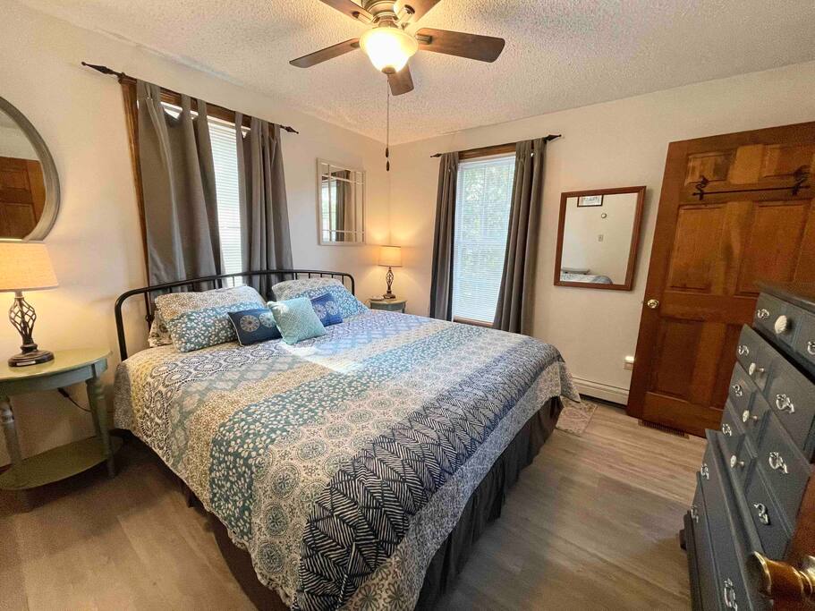 * Game Room, Linens, Quiet St, Central AC, 4bd/2ba