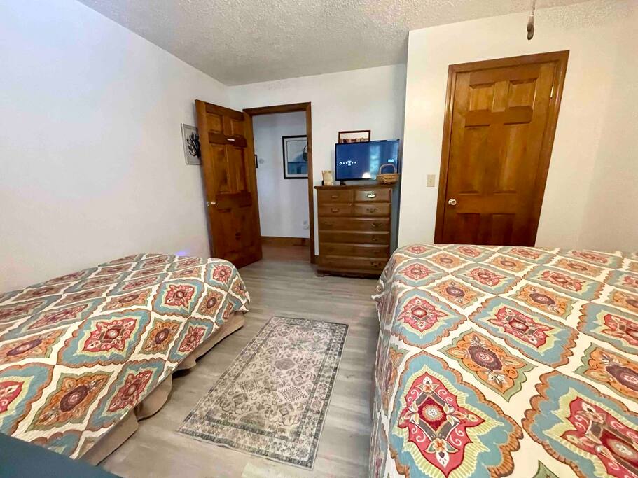 * Game Room, Linens, Quiet St, Central AC, 4bd/2ba