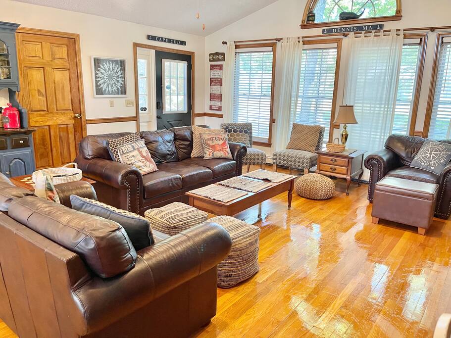 * Game Room, Linens, Quiet St, Central AC, 4bd/2ba