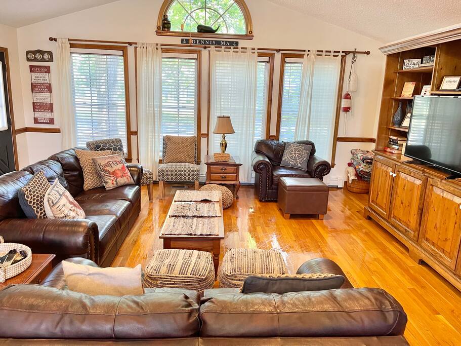 * Game Room, Linens, Quiet St, Central AC, 4bd/2ba
