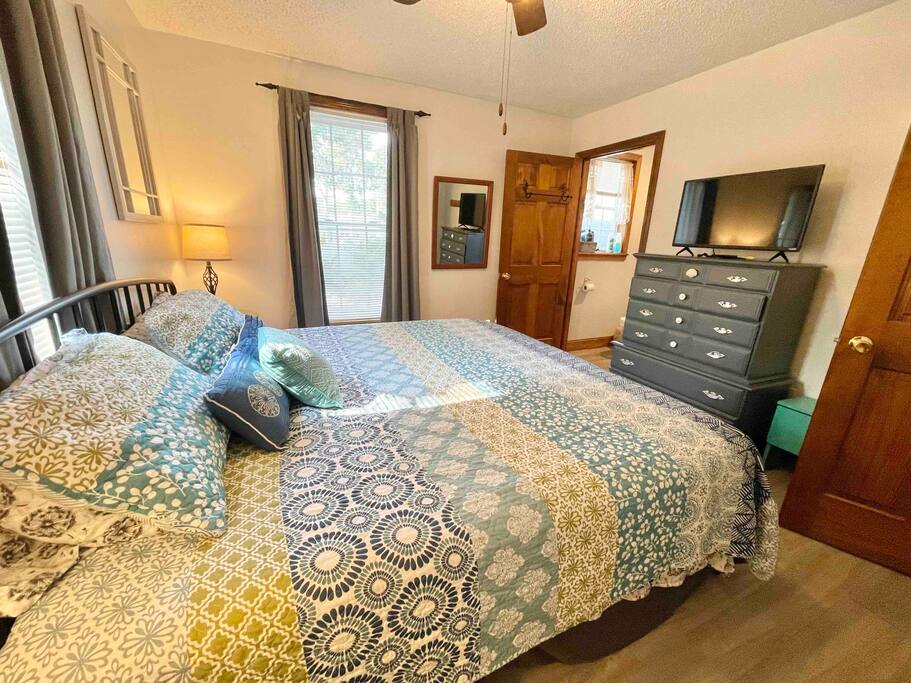 * Game Room, Linens, Quiet St, Central AC, 4bd/2ba