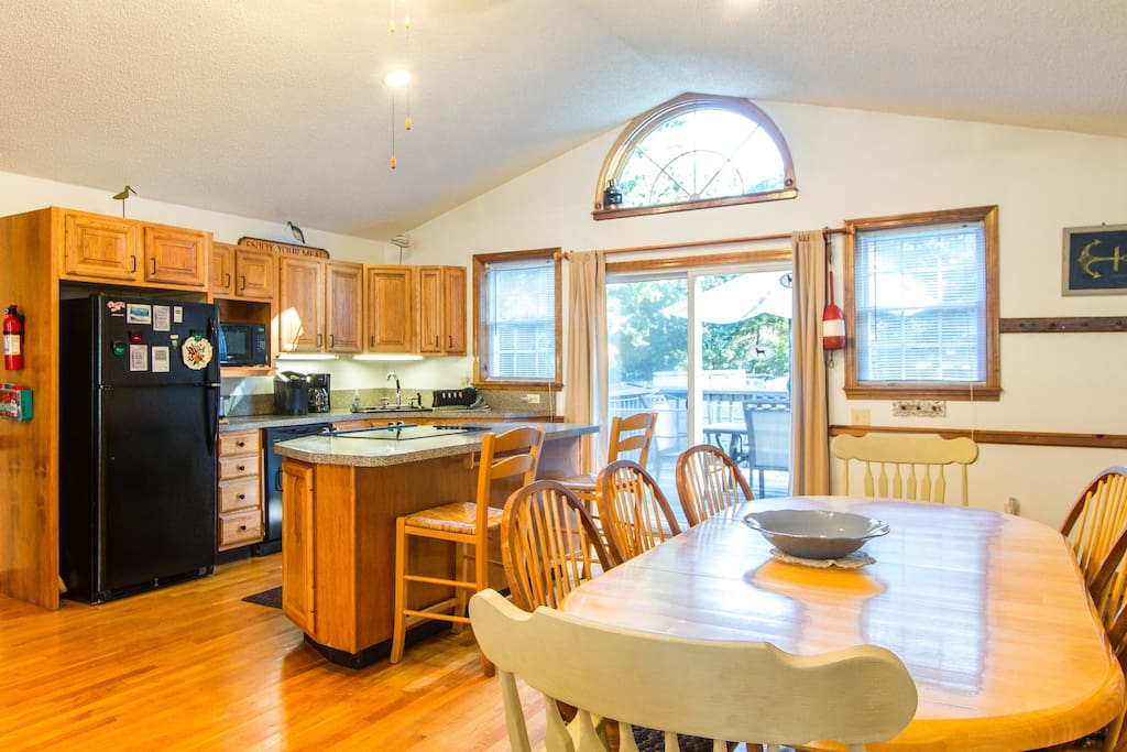 * Game Room, Linens, Quiet St, Central AC, 4bd/2ba