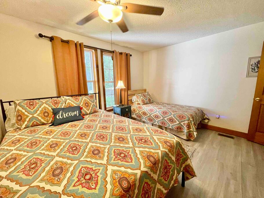 * Game Room, Linens, Quiet St, Central AC, 4bd/2ba