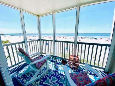 EXTRA LARGE OCEAN FRONT ENCLOSED BALCONY