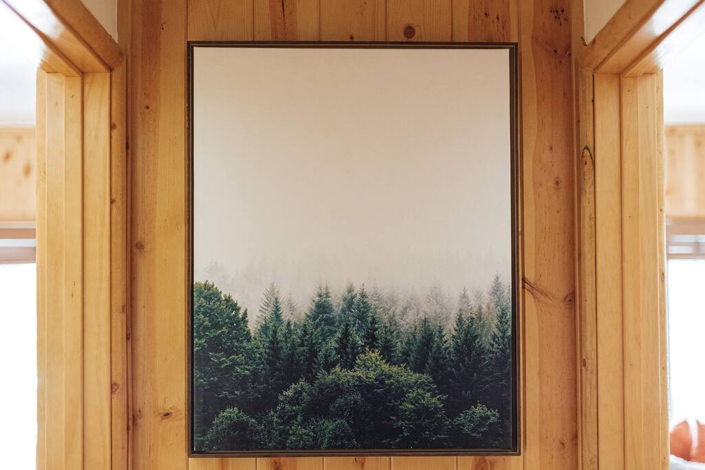 A carefully curated cabin design perfect for a mountain escape.