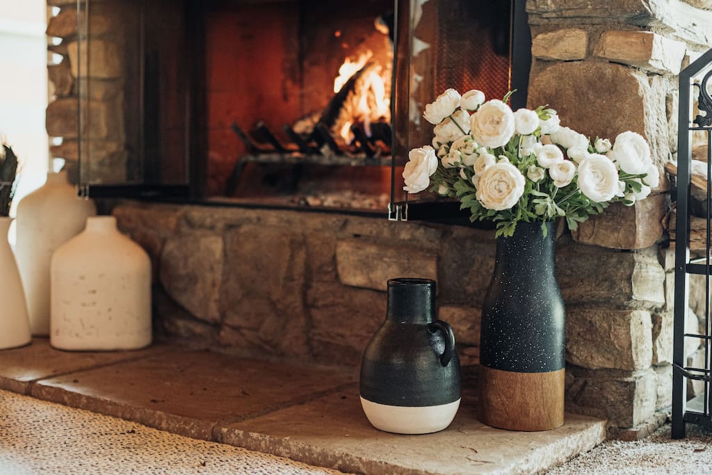 Luxury and rustic cabin decor are thoughtfully placed throughout the cabin.