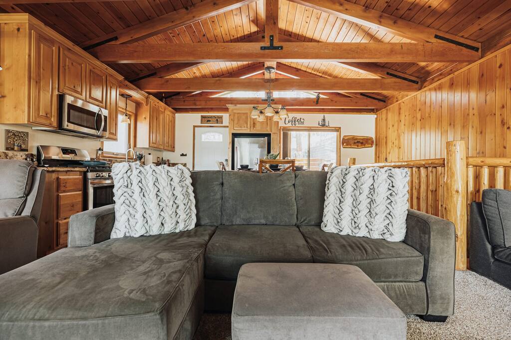 Our cabin has lots of extra cozy spots to lounge, take a little nap or take in all the Big Bear valley views. 
